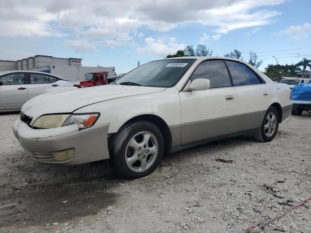 Lexus ES