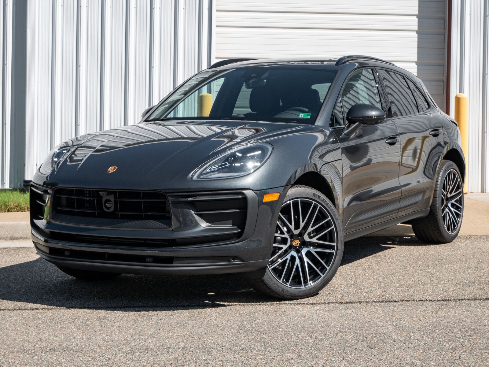 2026 PORSCHE Macan