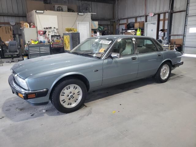 Jaguar XJ6