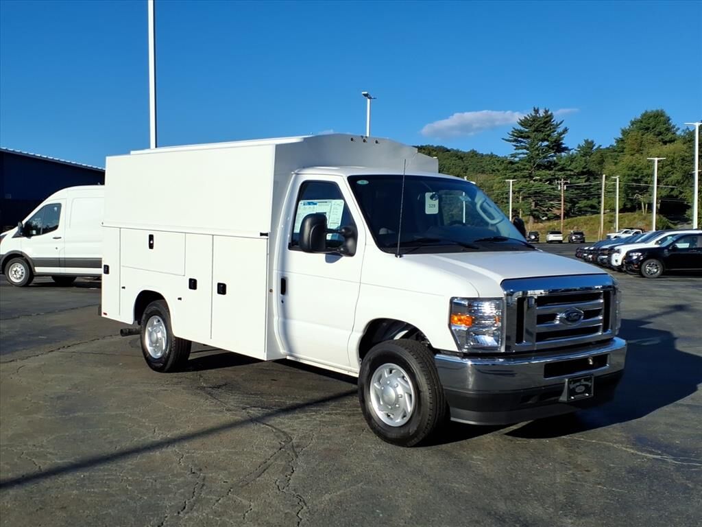 2025 FORD E-350