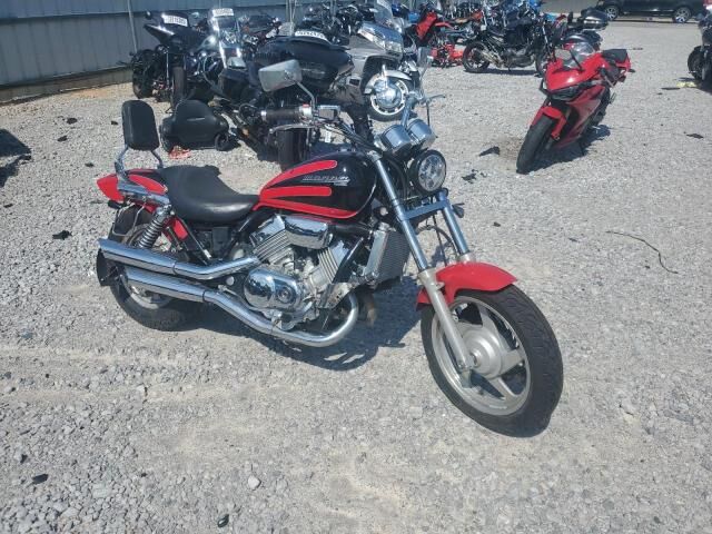 Honda VF750C2 (MAGNA)