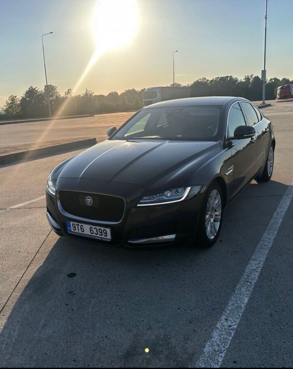 Jaguar XF