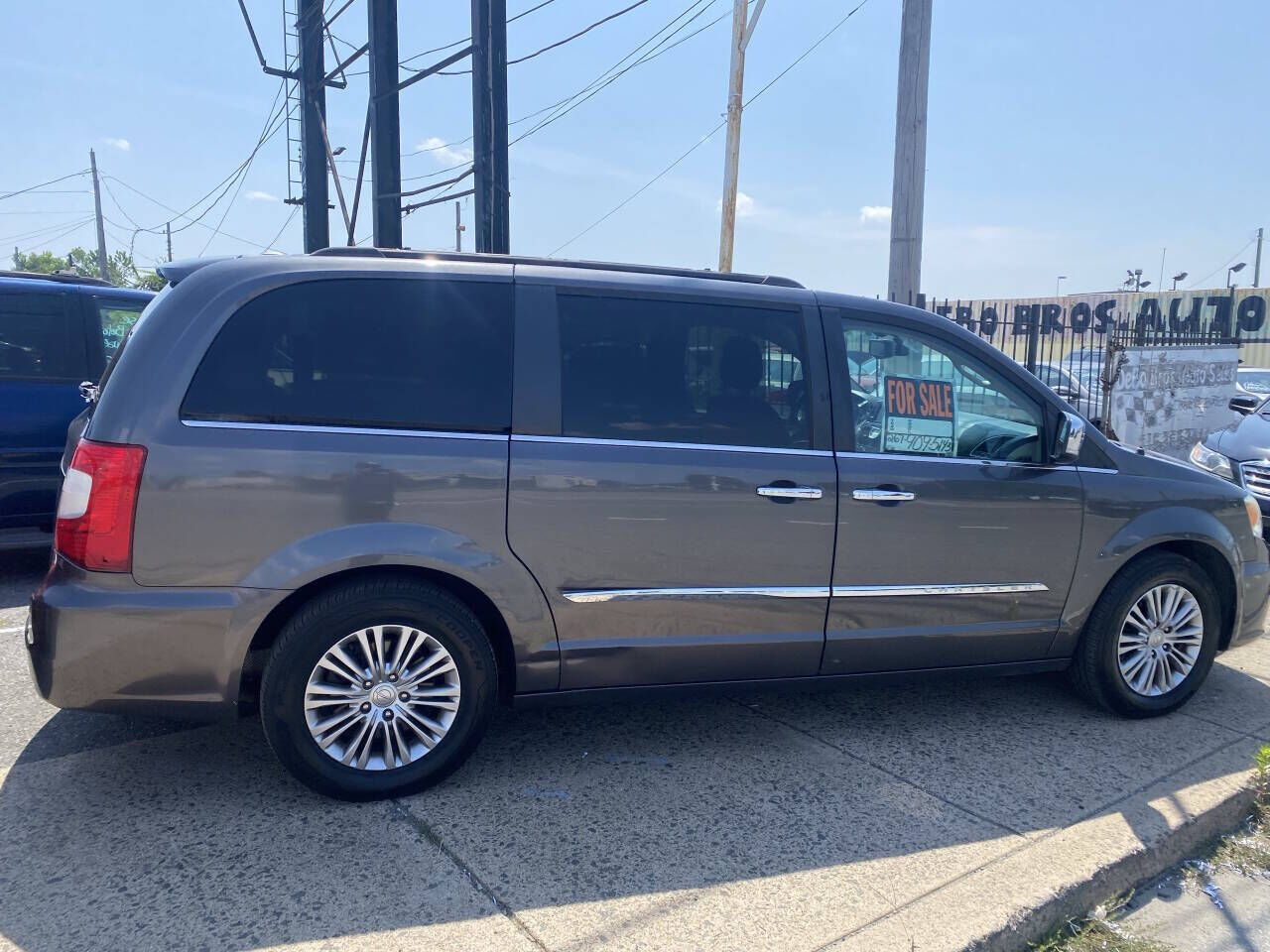 2016 CHRYSLER Town and Country