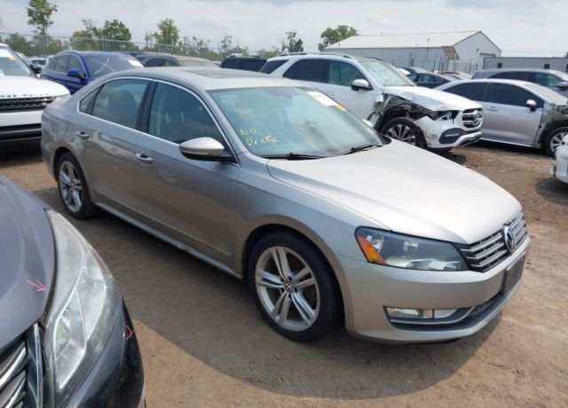 2012 VOLKSWAGEN Passat
