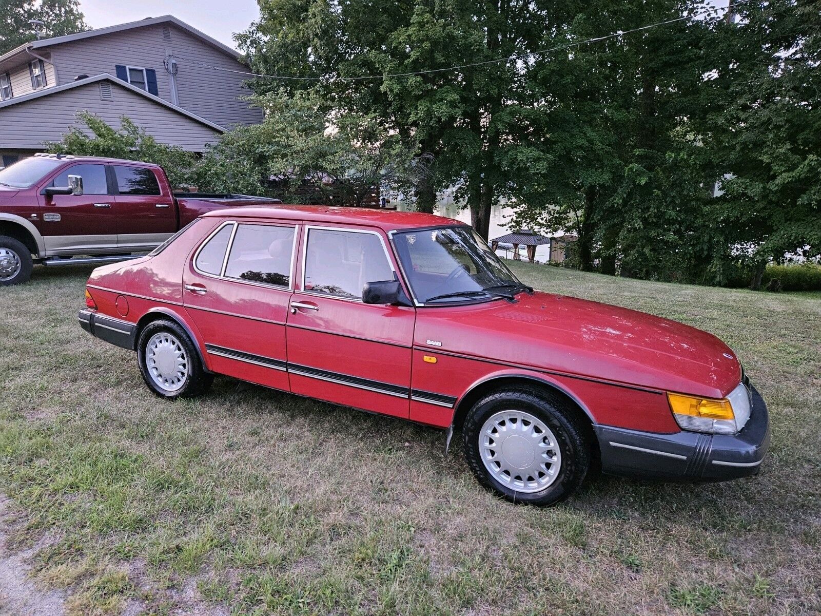 Saab 900