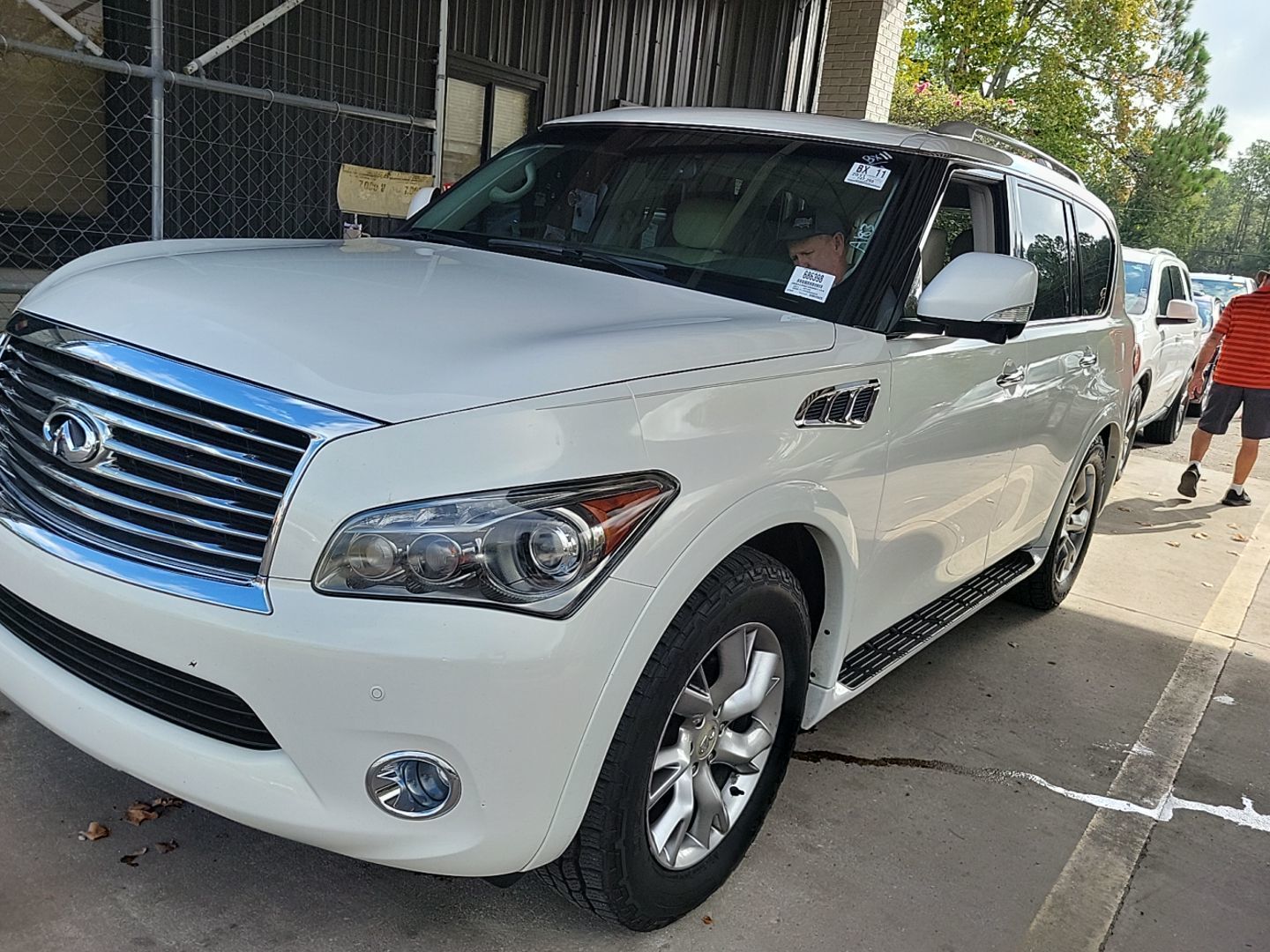 Infiniti QX56