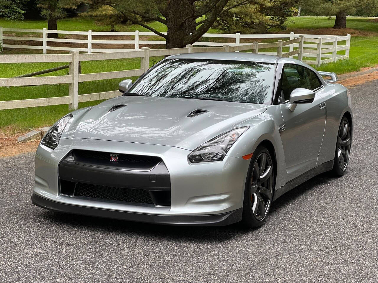 Nissan GT-R