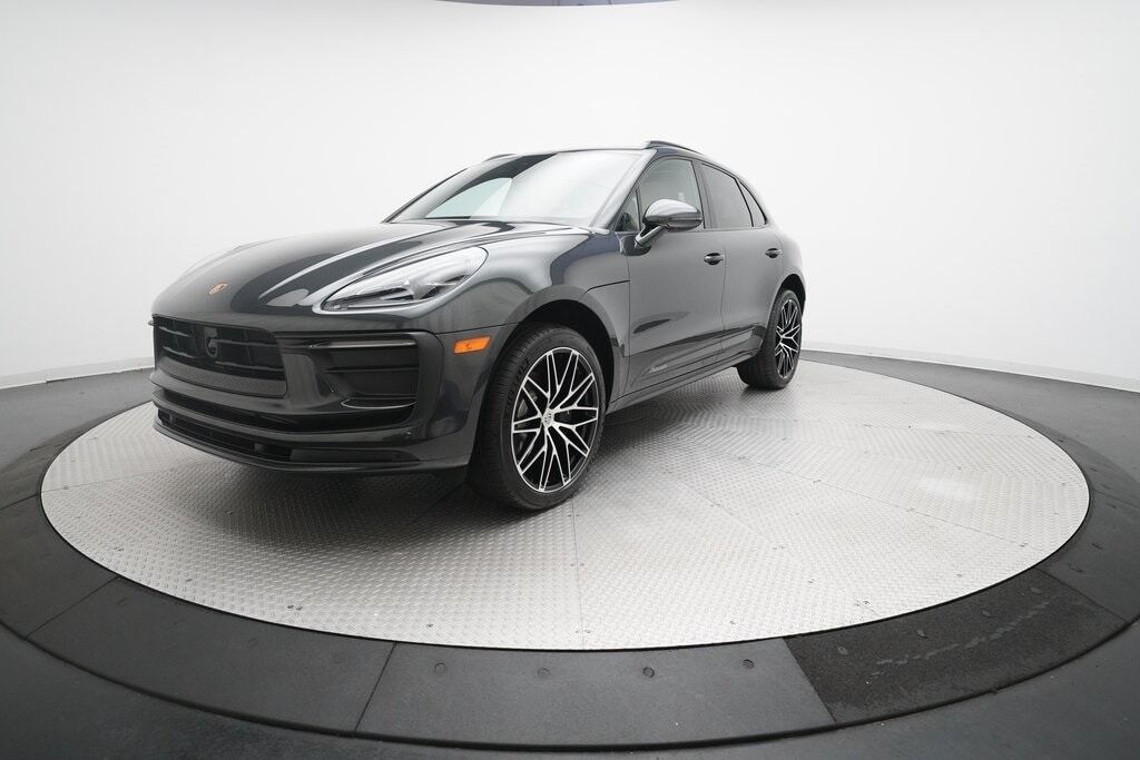 2026 PORSCHE Macan