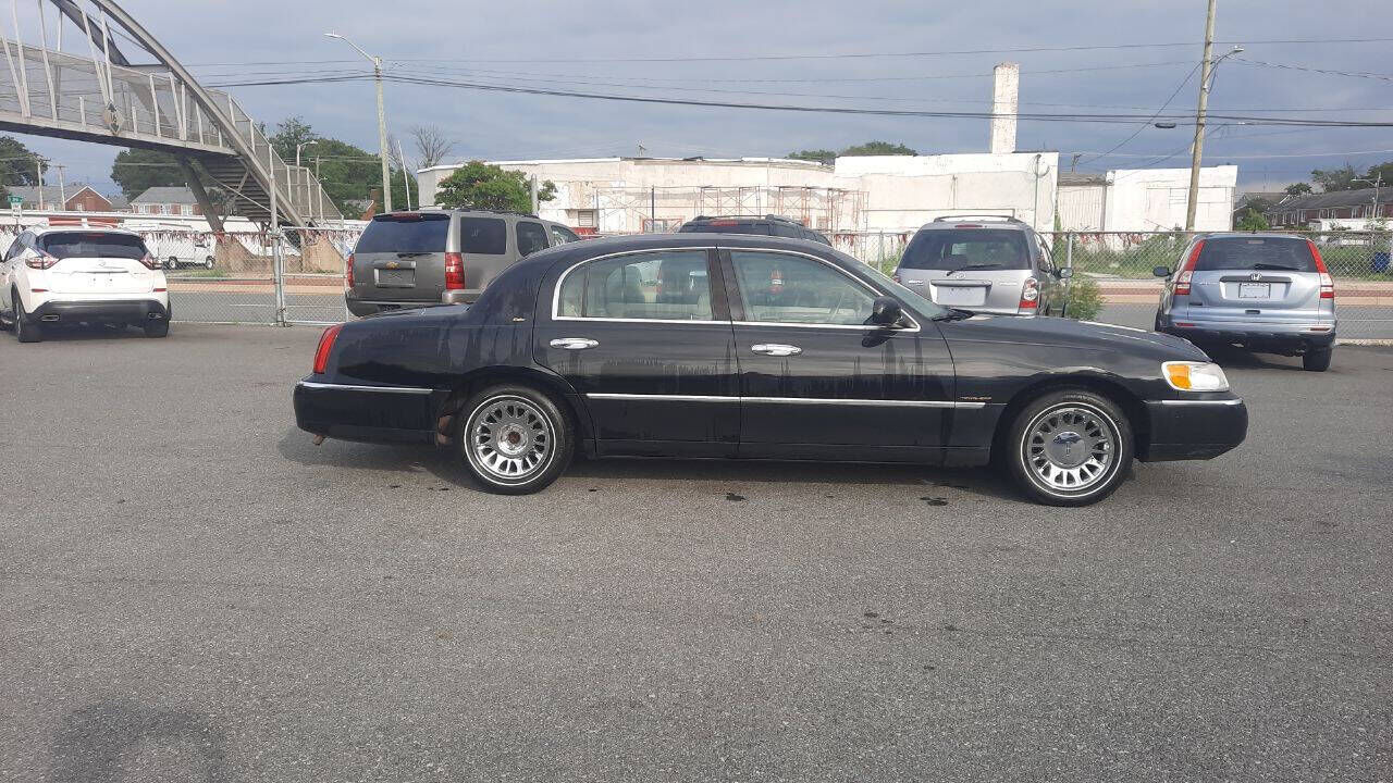 Lincoln Town Car