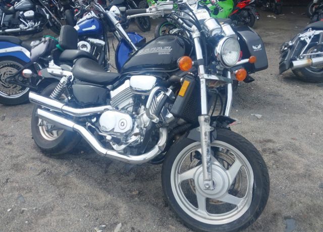 Honda VF750C (MAGNA)