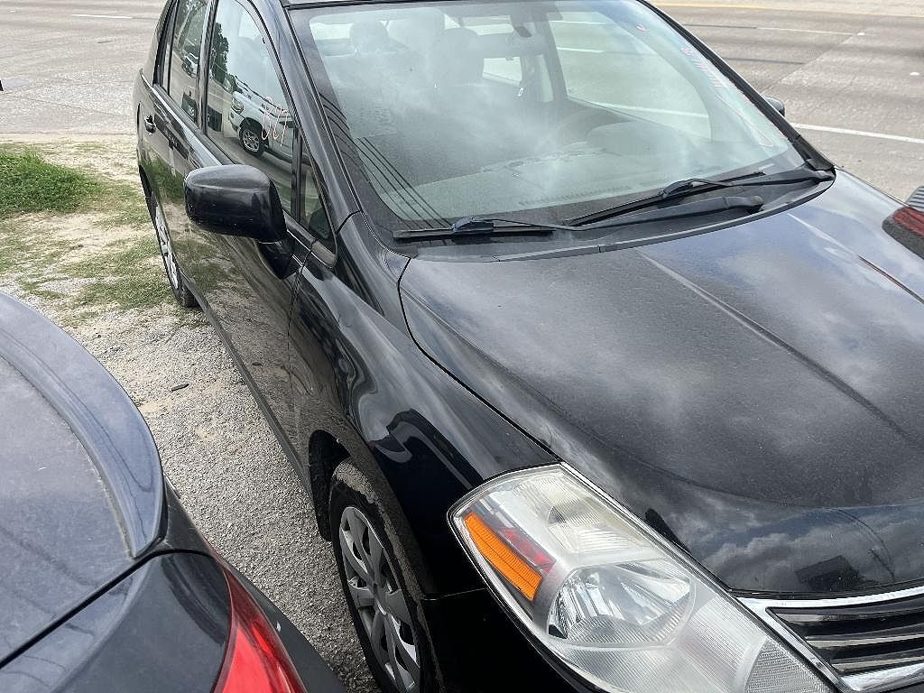 2011 NISSAN Versa