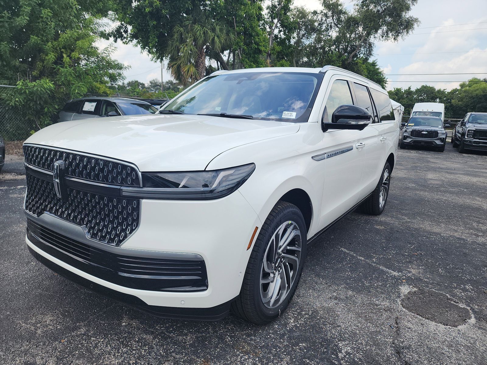 2025 LINCOLN Navigator L