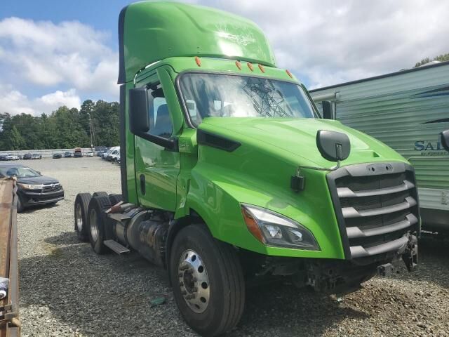 2022 FREIGHTLINER Cascadia