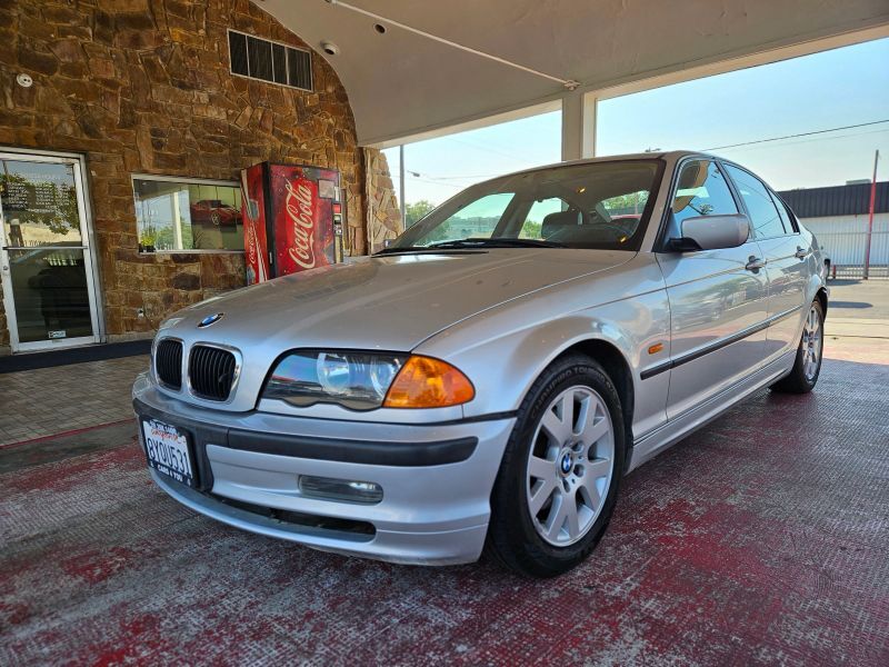 BMW 323i