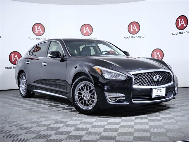 Infiniti Q70L