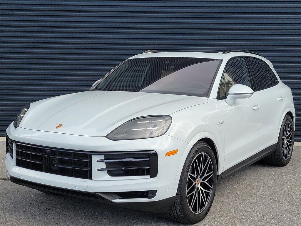 2025 PORSCHE Cayenne