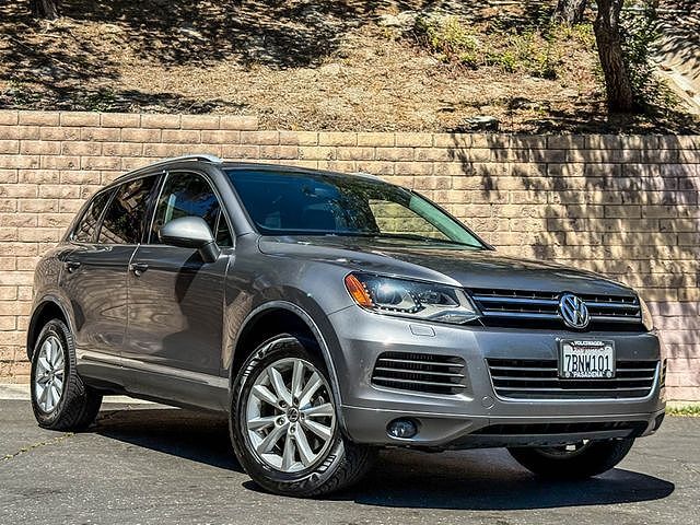 2013 VOLKSWAGEN Touareg