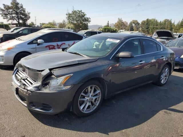 Nissan Maxima