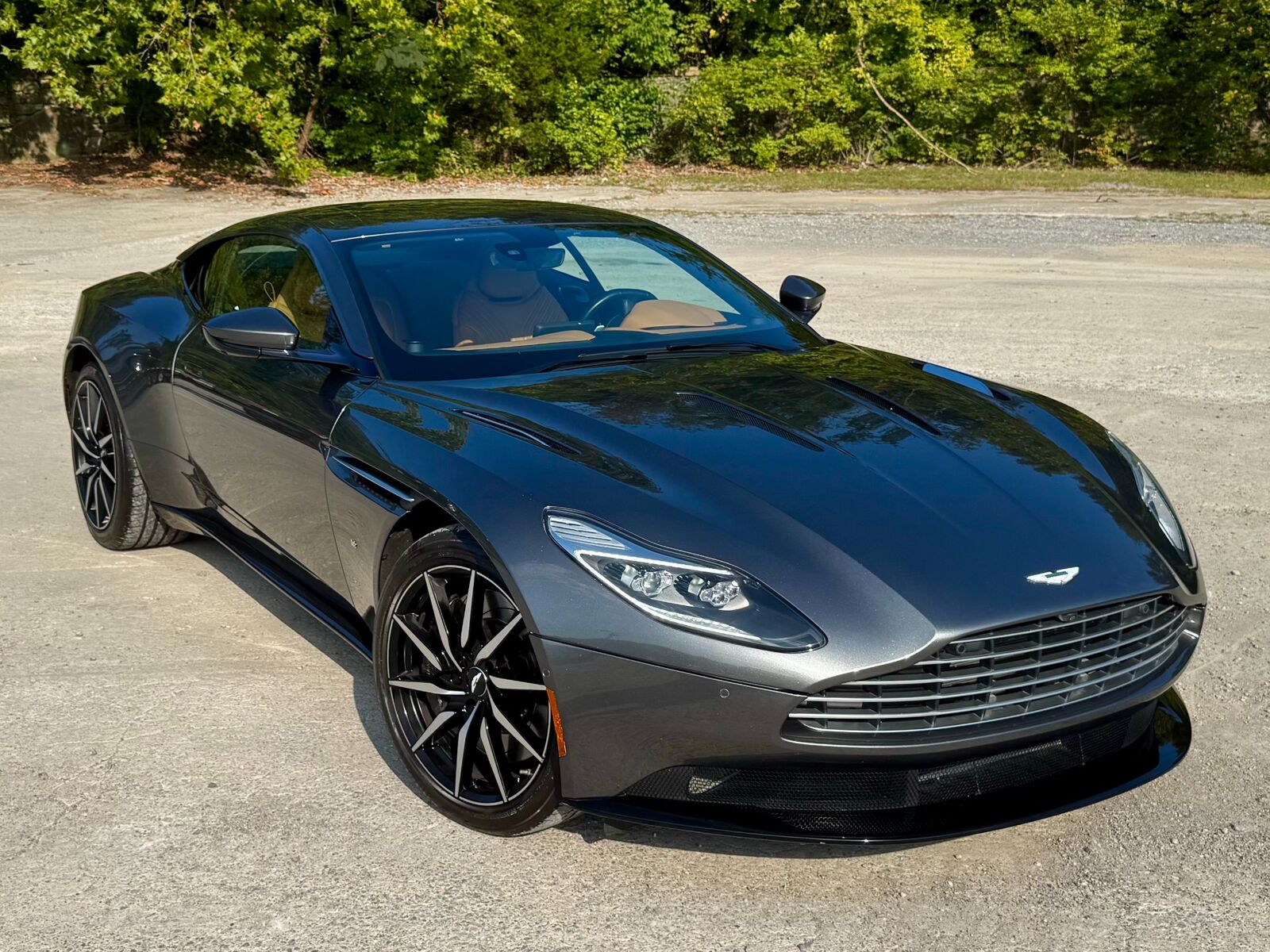Aston Martin DB11