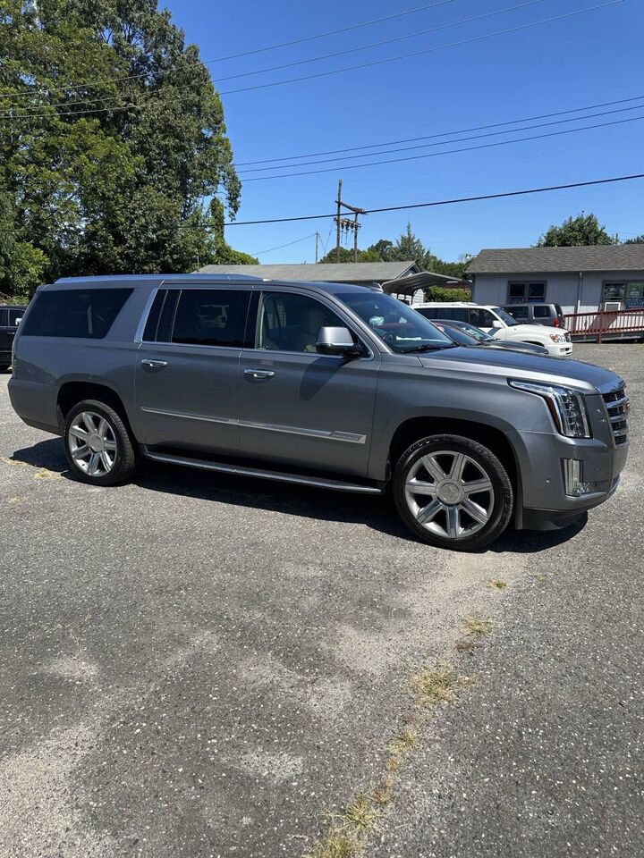 2018 CADILLAC Escalade ESV
