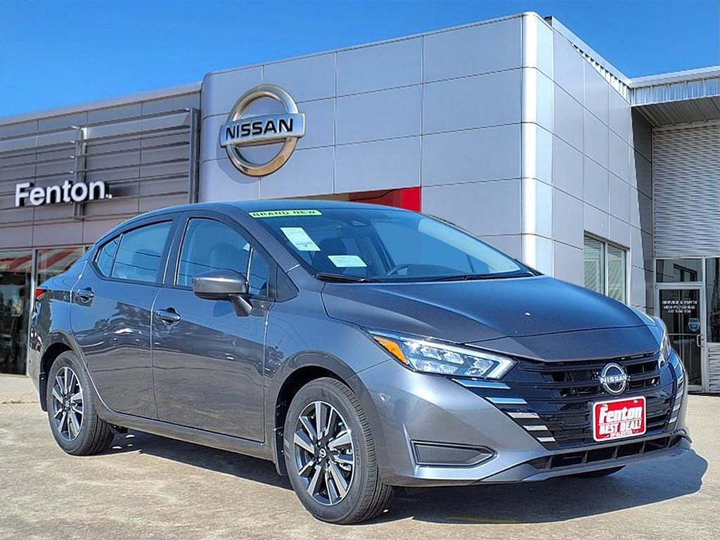 2025 NISSAN Versa