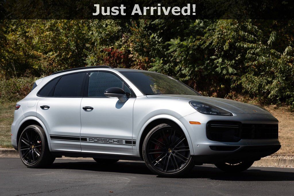 2022 PORSCHE Cayenne