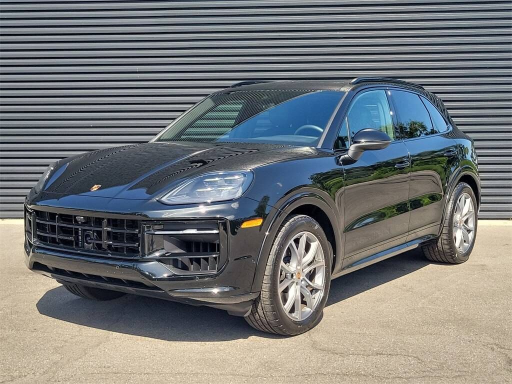 2025 PORSCHE Cayenne