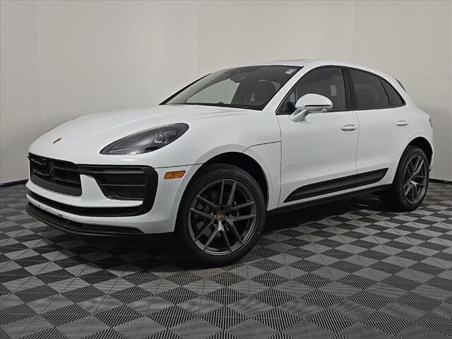 2025 PORSCHE Macan