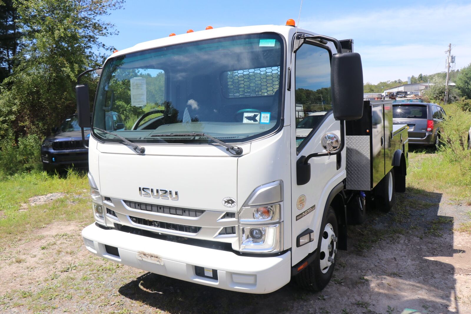 2023 ISUZU NPR-HD