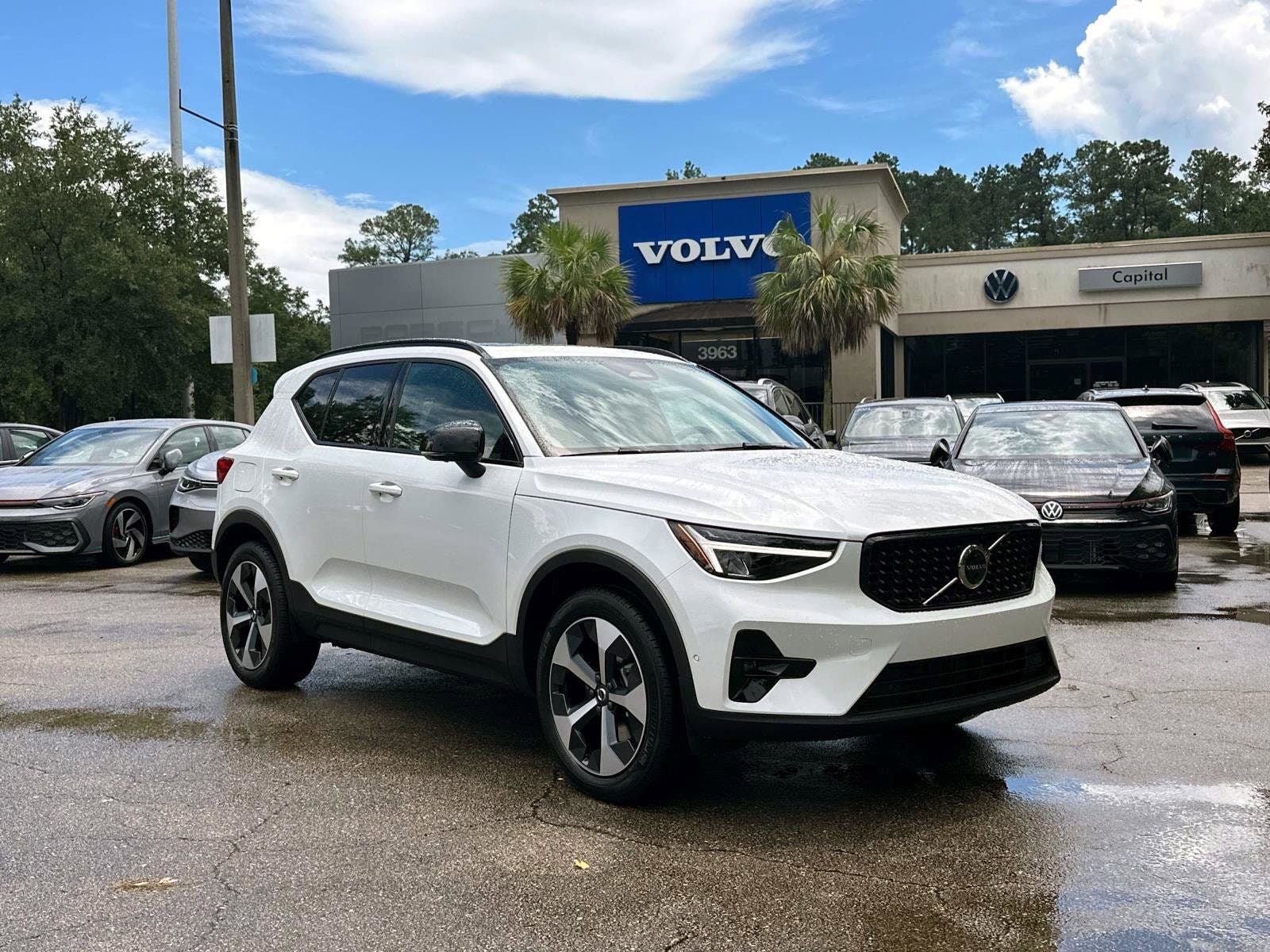 2026 VOLVO XC40
