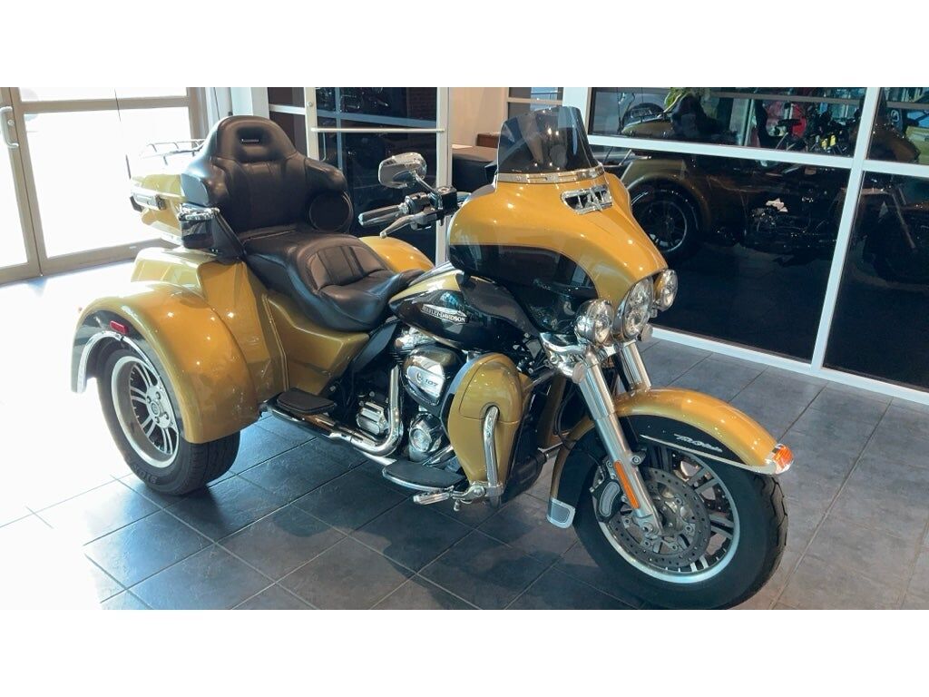 2017 HARLEY DAVIDSON FLHTCUTG / Tri Glide Ultra