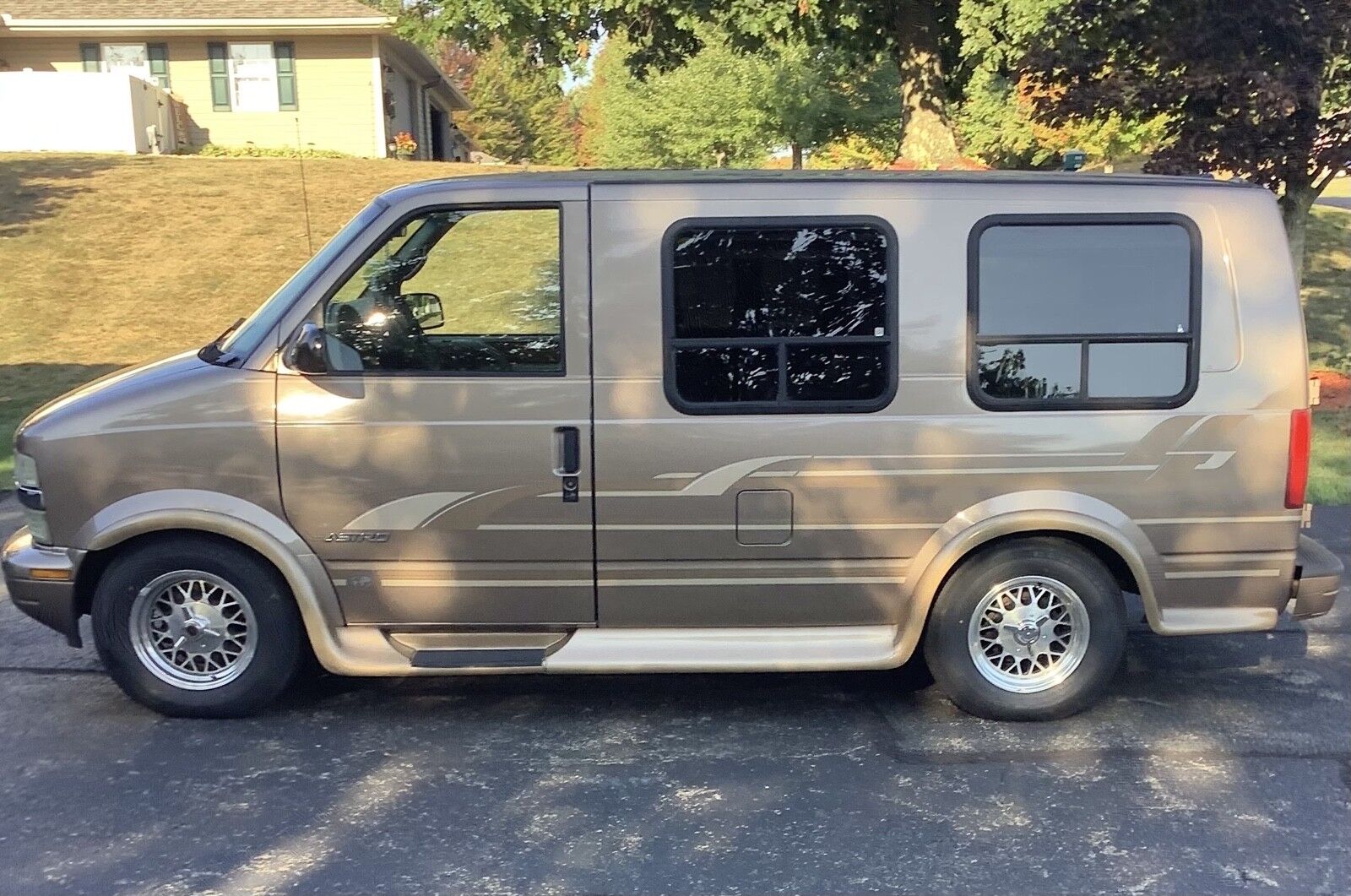 Chevrolet Astro Van