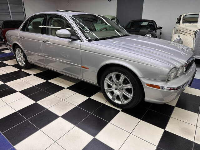 Jaguar XJ