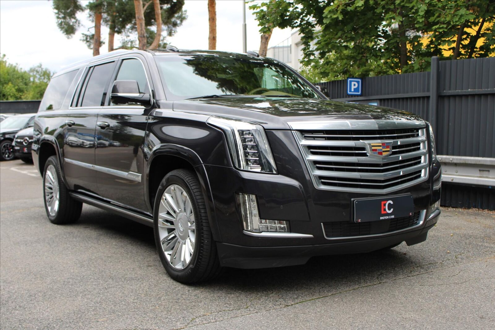 2017 CADILLAC Escalade ESV
