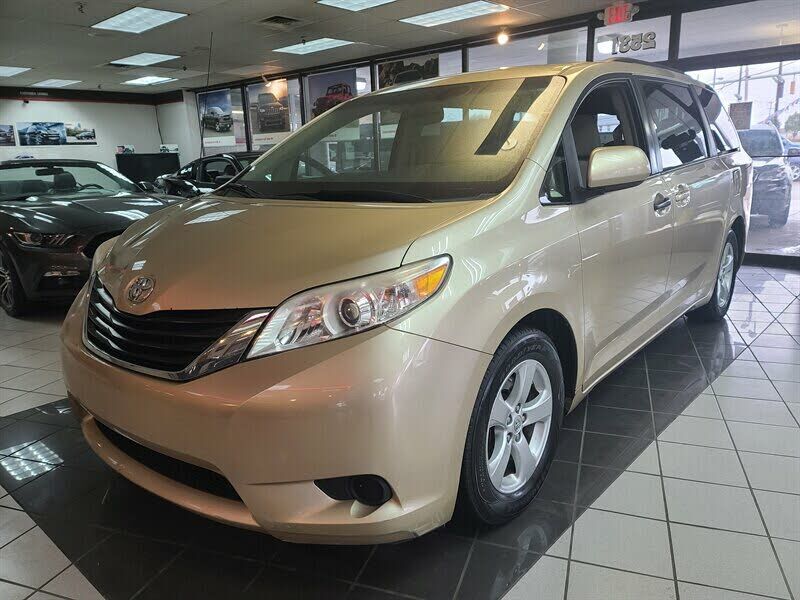 2014 TOYOTA Sienna
