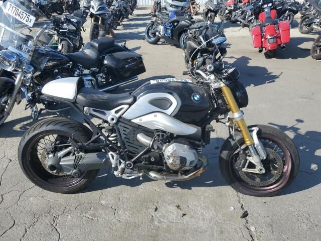 BMW R nineT