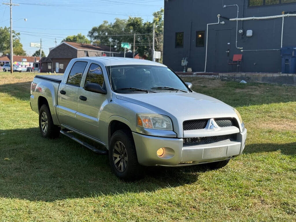 Mitsubishi Raider