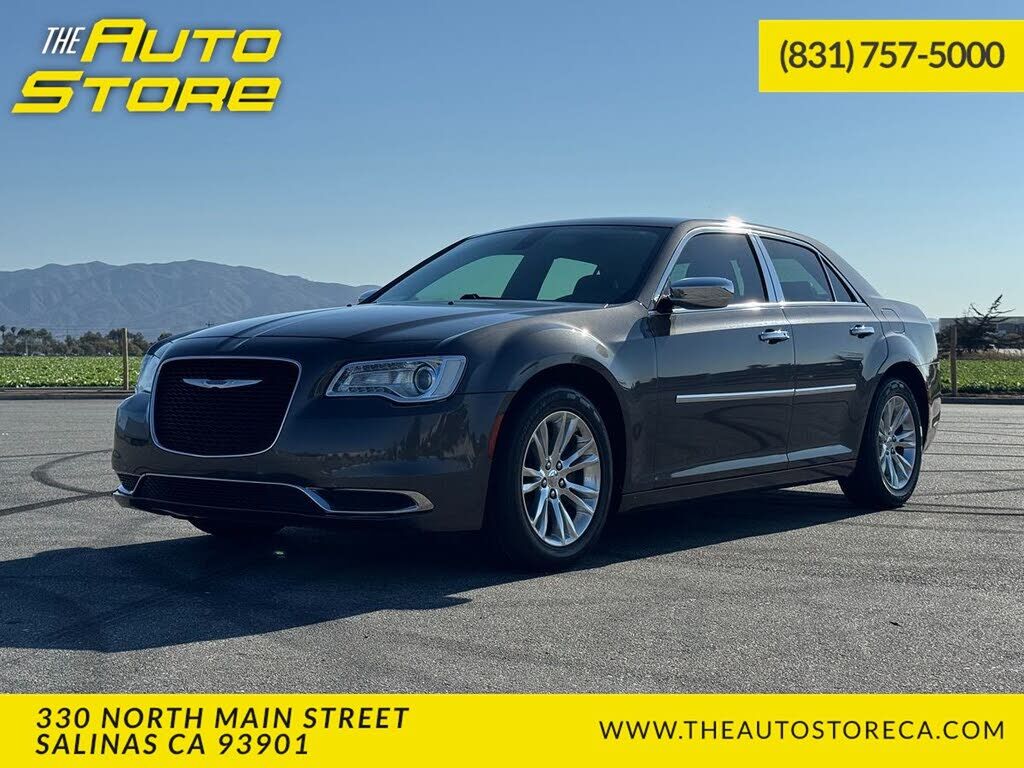 2019 CHRYSLER 300