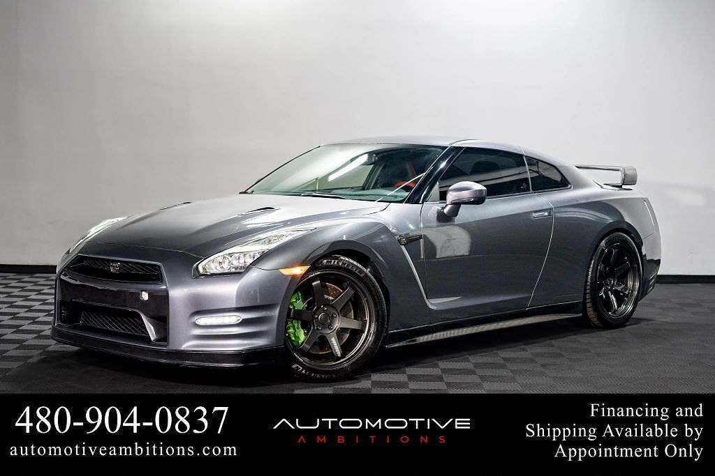 Nissan GT-R