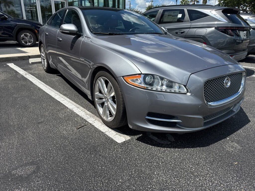 Jaguar XJ