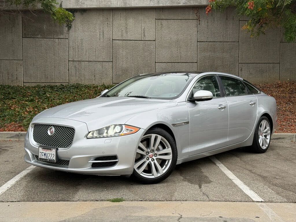 Jaguar XJ