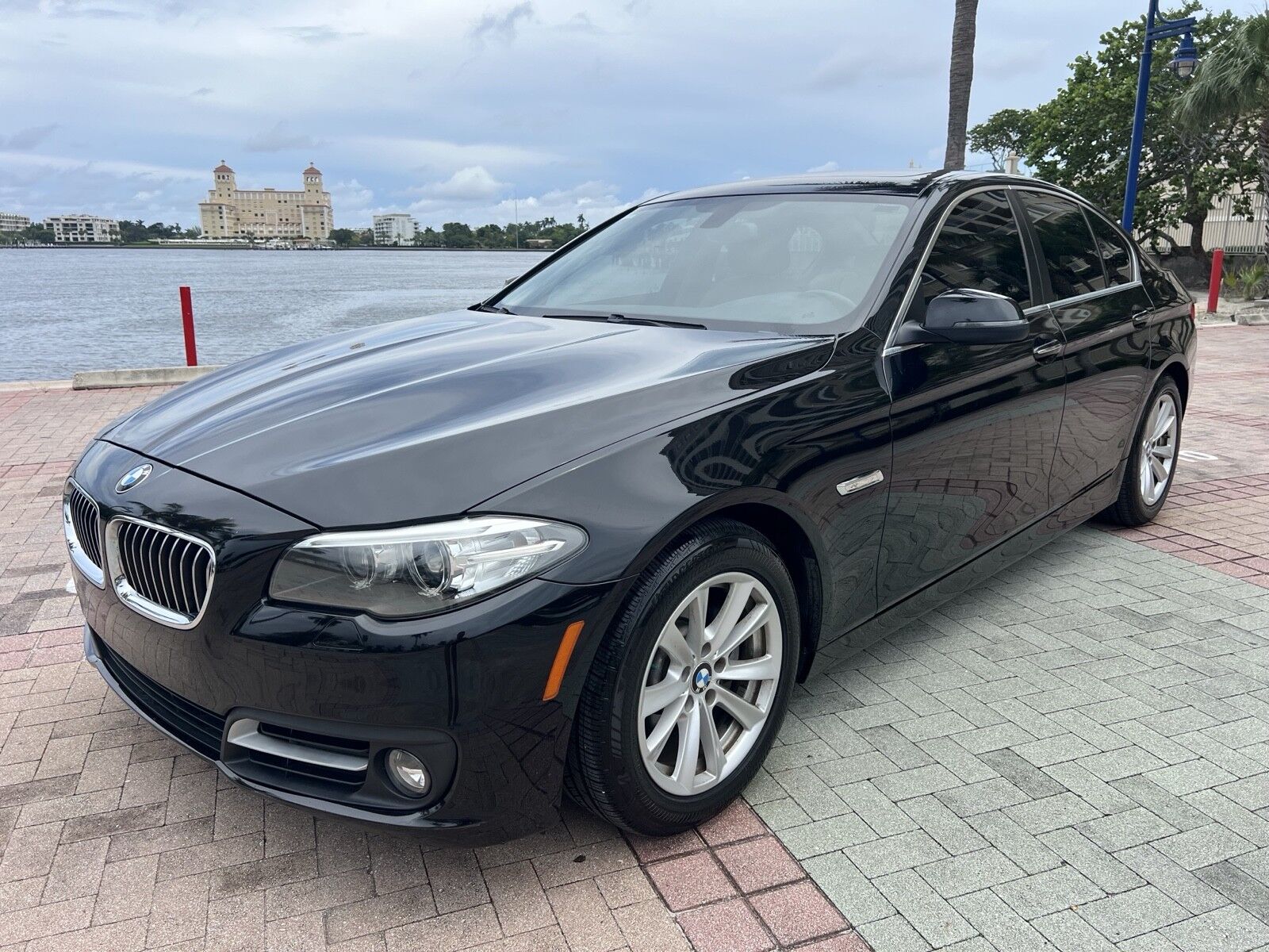BMW 528i