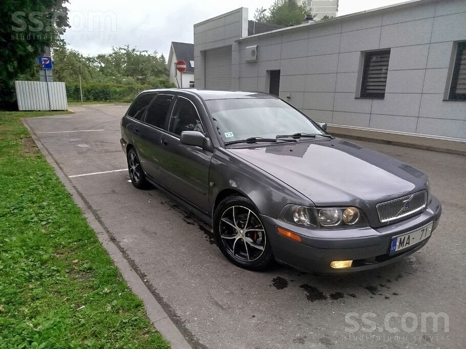 Volvo V40