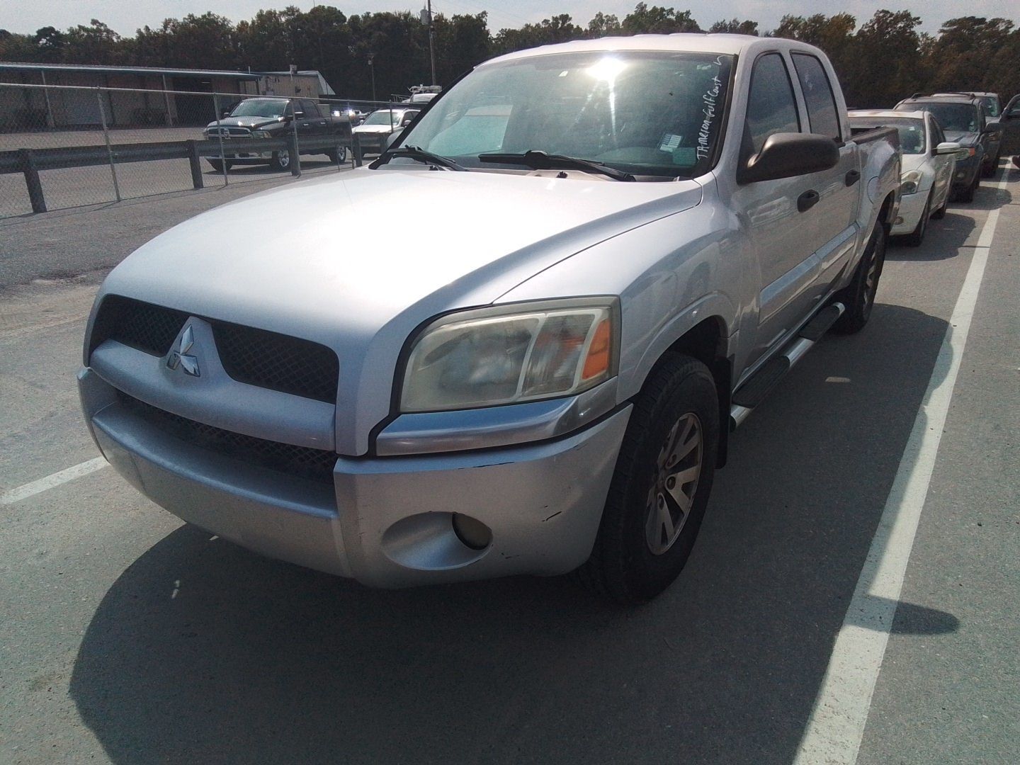 Mitsubishi Raider
