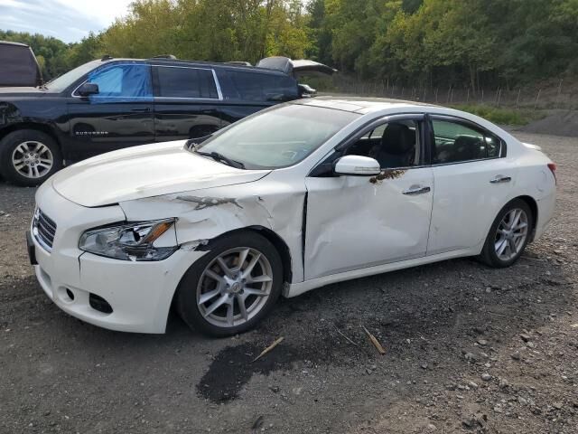 Nissan Maxima