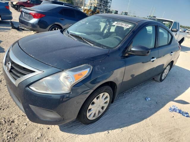 Nissan Versa