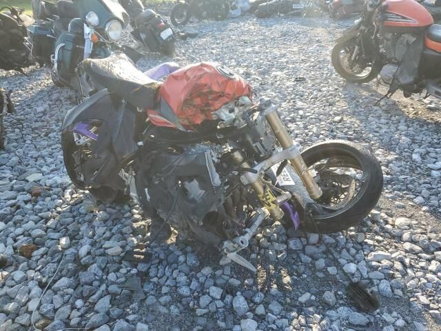 Suzuki GSX-R750