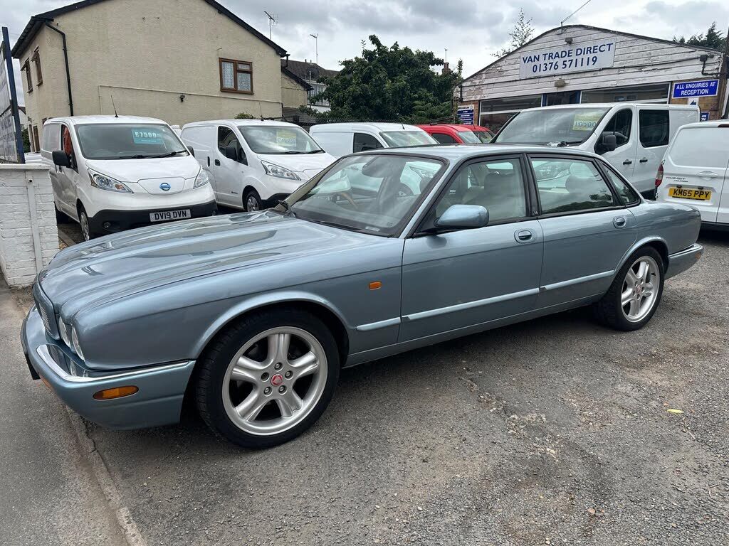 Jaguar XJ