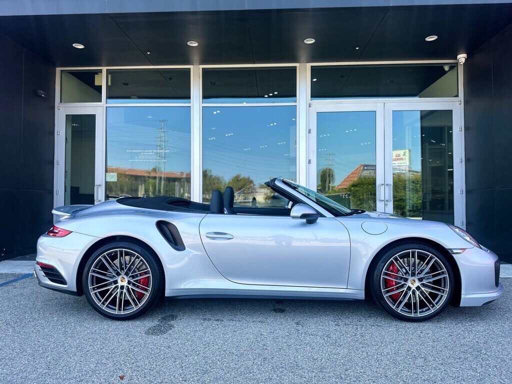 2017 PORSCHE 911