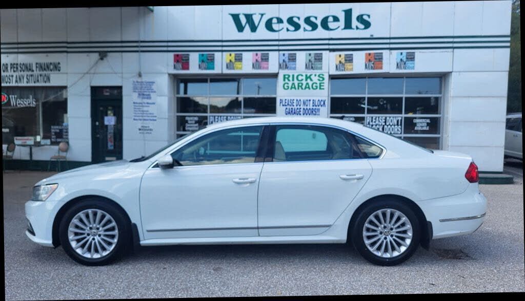 2016 VOLKSWAGEN Passat